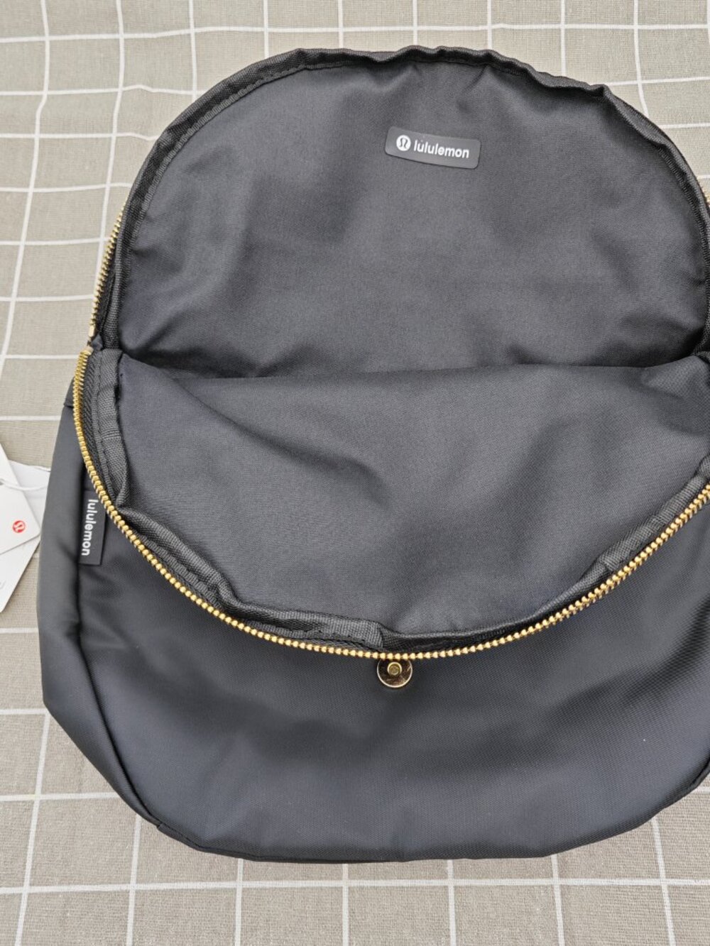 Lululemon gold All Night Festival Bag 5L - Picture 4 of 5